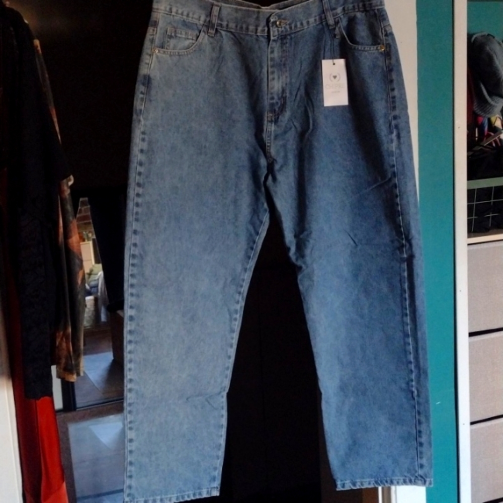 *nwt* chipre light wash denim mom jeans
